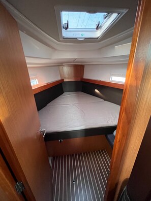 A compact, enclosed sleeping area with a skylight, a small window, and a metal grate floor. - Sun-Kissed Sailing Adventure in Zadar, Croatia (Bibinje)