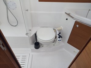 Bathroom - Sun-Kissed Sailing Adventure in Northern Croatia (Punat)