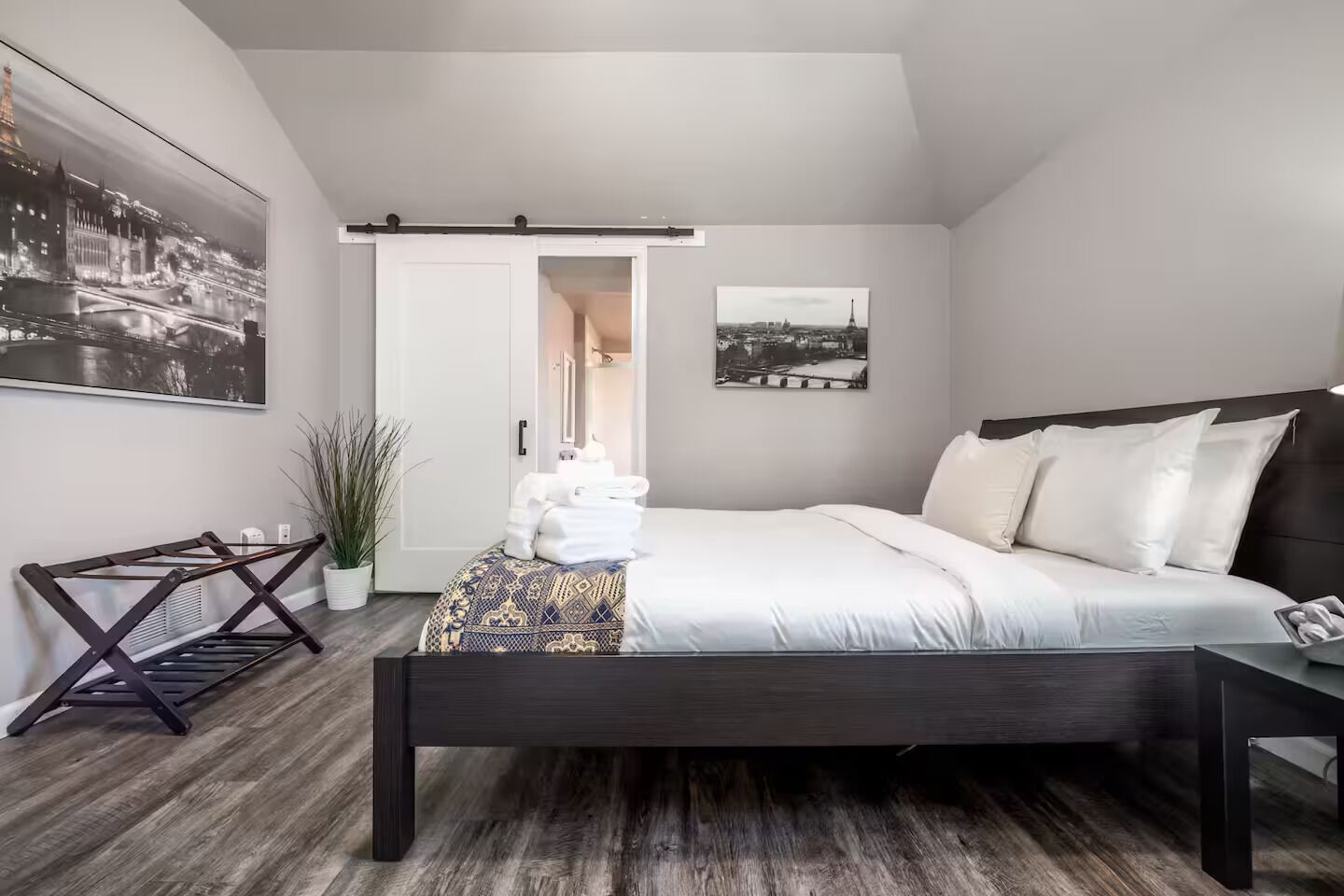 2 habitaciones, tabla de planchar con plancha, wifi y ropa de cama 