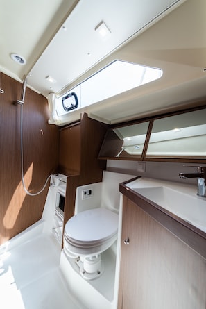 Shower - Sun-Kissed Sailing Adventure in the Ionian Islands, Lefkada (Lefkada)
