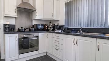 Dishwasher, cookware/dishes/utensils