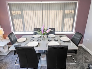 Dining - Ger y Mynydd, 2 Cae Ty Coch (Brynteg)