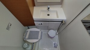 A compact bathroom with a sink, toilet, and shower. - Sun-Kissed Sailing Adventure in the Ionian Islands, Lefkada (Lefkada)