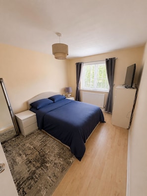1 chambre, fer et planche à repasser, accès Internet, draps fournis