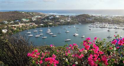 Caribbean Sun and Beach Sailing Adventure from San Martín