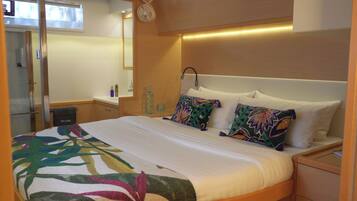 4 bedrooms, in-room safe