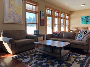 Living area - Family Friendly House on 26 Acres in the Mountains (Garden Valley)