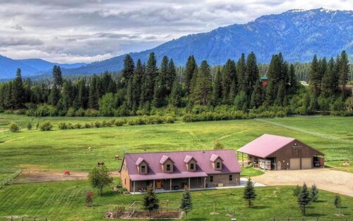 Family Friendly House on 26 Acres in the Mountains