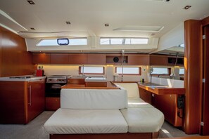 Interior - Sun-Kissed Sailing Adventure in Islas Sarónicas (Alimos)
