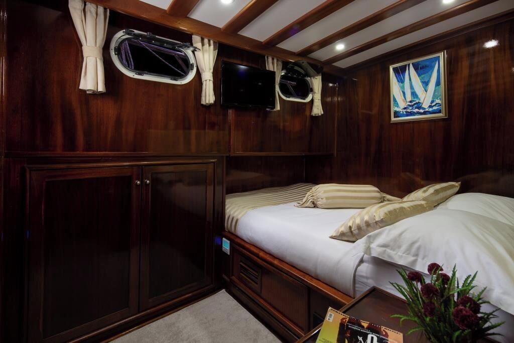 5 bedrooms