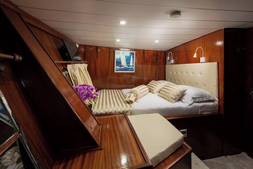 5 bedrooms