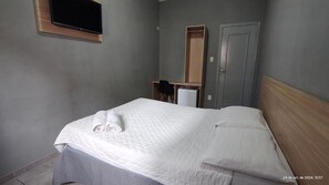 Laptop workspace, free WiFi - Marinus Hotel (Santos)