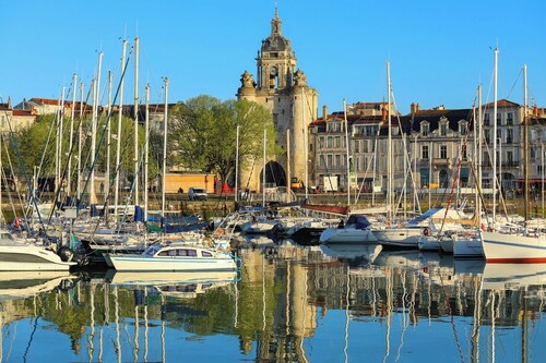 Sun-Kissed Sailing Adventure in Antiguo Puerto de La Rochelle