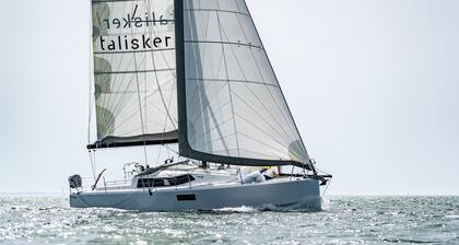 Sun-Kissed Sailing Adventure in Antiguo Puerto de La Rochelle
