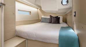Room - Sun-Kissed Sailing Adventure in Islas Sarónicas (Alimos)