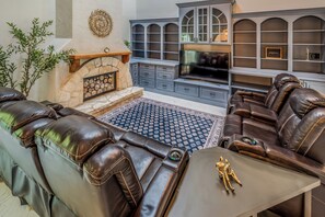Casa, patio, vista al jardín | Área de sala de estar