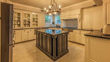 House, Patio, Garden View | Private kitchen
