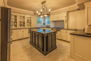 House, Patio, Garden View | Private kitchen - Casa de Valdes (San Antonio)