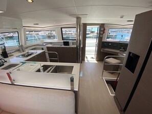 Private kitchen - Sun-Kissed Sailing Adventure in Zadar, Croatia (Bibinje)