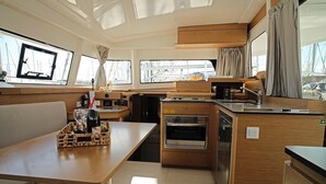 Private kitchen - Sun-Kissed Sailing Adventure in Split, Croatia (Split)