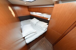 Room - Sun-Kissed Sailing Adventure in Zadar, Croatia (Zadar)