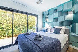Iron/ironing board, bed sheets - ELEGANT PRIVATE VILLA WITH POOL & GARDEN , 5 MIN TO CENTRAL CANNES (Cannes)