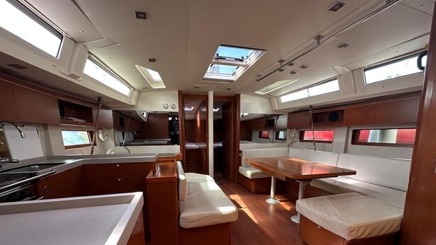 Interior - Sun-Kissed Sailing Adventure in Islas Sarónicas (Alimos)