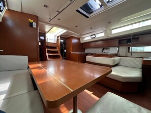 Interior - Sun-Kissed Sailing Adventure in Islas Sarónicas (Alimos)