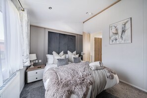 2 bedrooms, iron/ironing board, WiFi (free), bed sheets