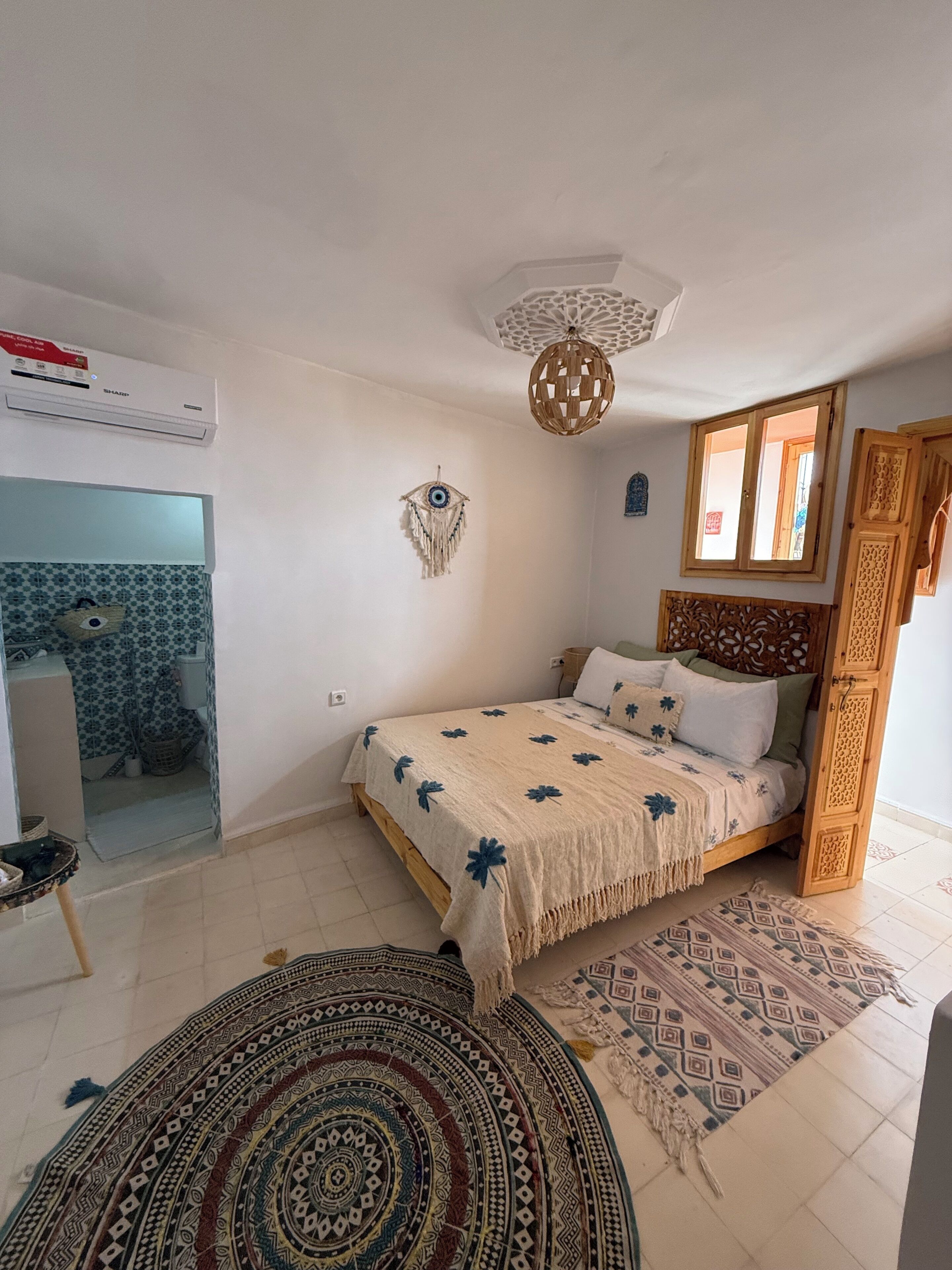 2 bedrooms, internet, bed sheets