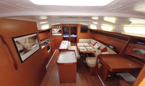 Interior - Sun-Kissed Sailing Adventure in Islas Sarónicas (Alimos)