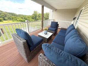Property grounds - The Luxe Lounge & warm welcome (Frederick)
