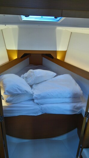 Room - Sun-Kissed Sailing Adventure in Zadar, Croatia (Bibinje)