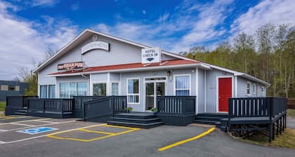 Gateway Hotel and Suites