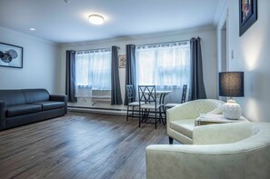 Living area - Gateway Hotel and Suites (Clarenville)