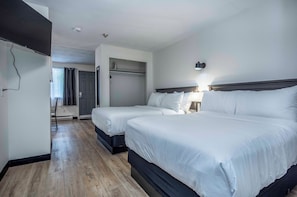 Tabla de planchar con plancha, wifi gratis y ropa de cama 