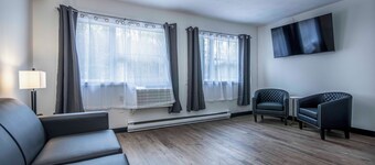 Gateway Hotel and Suites