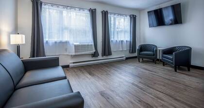 Gateway Hotel and Suites