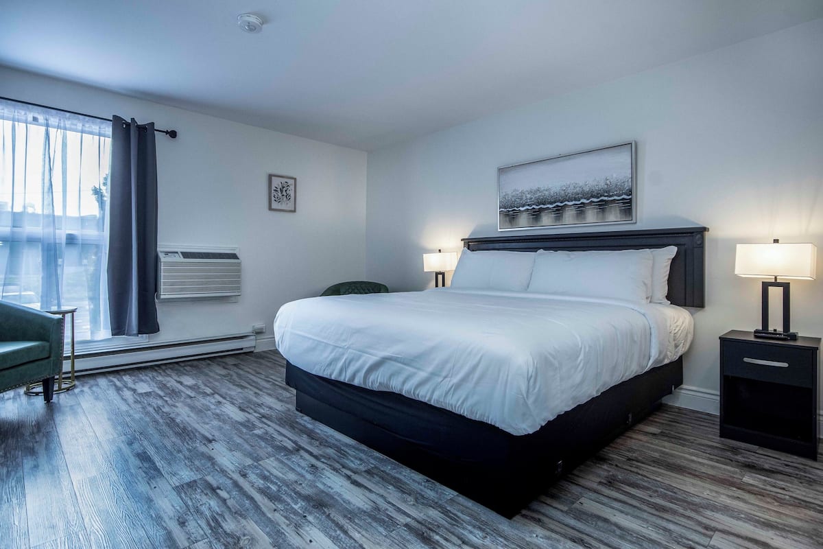 Tabla de planchar con plancha, wifi gratis, ropa de cama