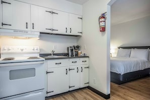 Habitación Deluxe doble de uso individual, no fumadores, cocina básica | Cocina privada | Cafetera o tetera