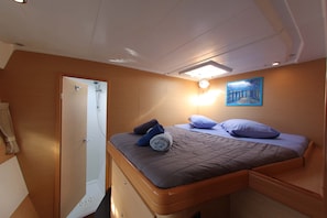4 bedrooms - Sun-Kissed Sailing Adventure in Islas Sarónicas (Alimos)