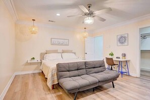 4 Schlafzimmer, Schreibtisch, Bügeleisen/Bügelbrett, Reisekinderbett