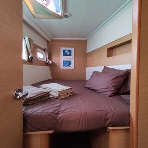 A compact cabin with a bed, a window, and a small shelf. - Sun-Kissed Sailing Adventure in the Ionian Islands, Lefkada (Lefkada)