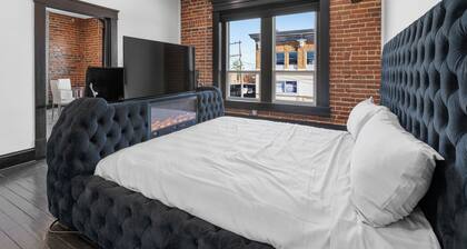 1920s loft 1-bedroom apartment