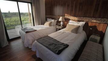 Chambre Deluxe Double ou avec lits jumeaux, balcon, vue jardin | Coffres-forts dans les chambres, rideaux occultants