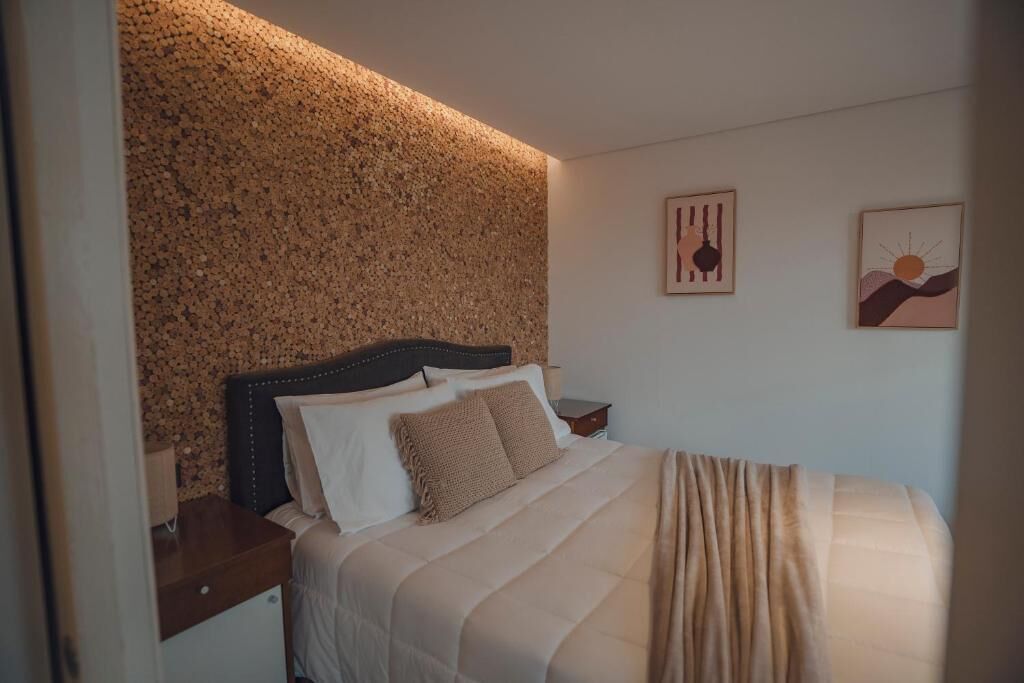 Quarto casal luxo, sacada, vista para o jardim | Cofres nos quartos, cortinas blackout, quartos à prova de som