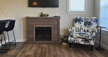 Private Hill Country Cabin 1 bdrm, gourmet coffee/tea bar, hot tub, scenic views
