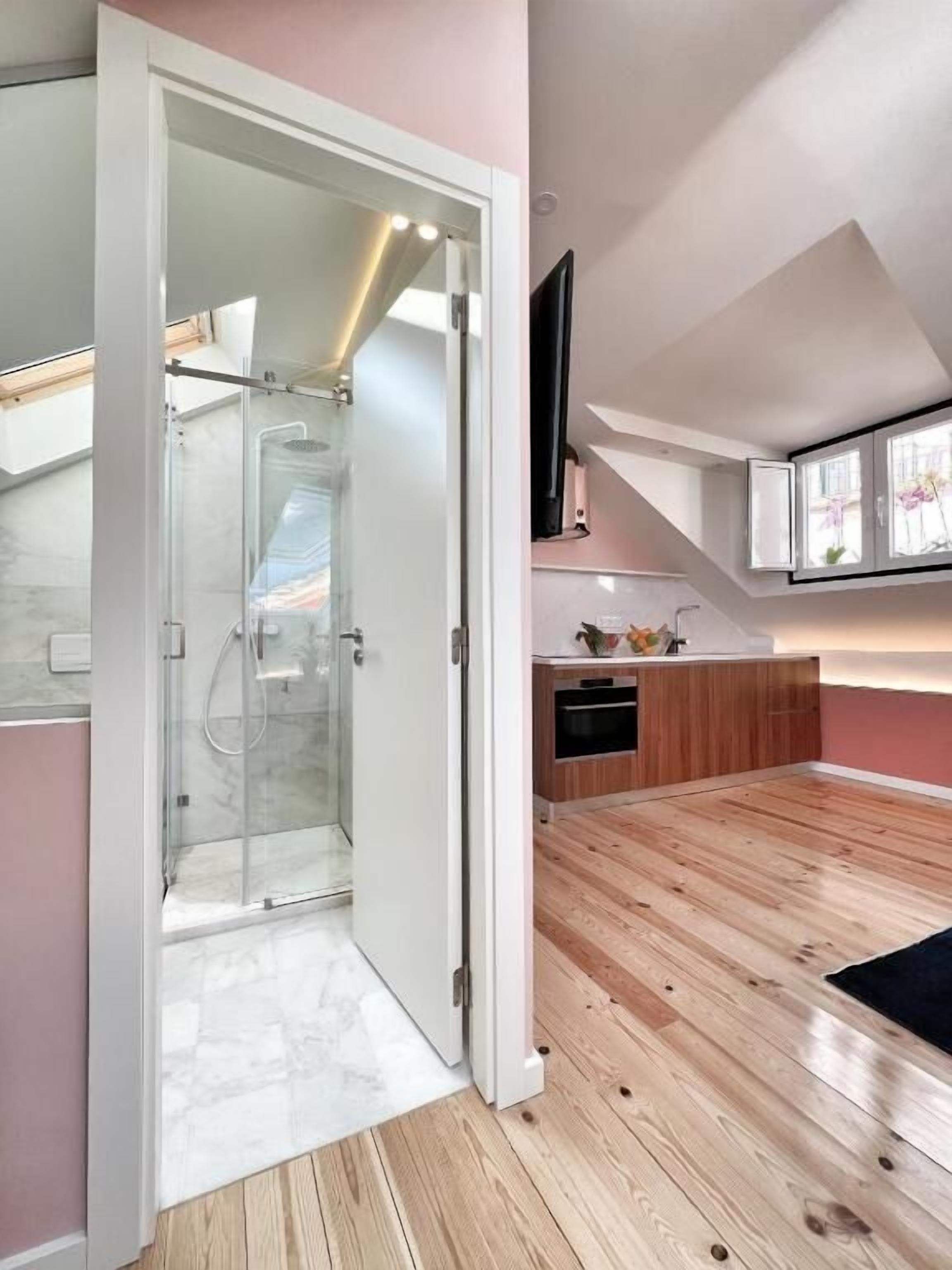 House, Balcony, City View | Bathroom
