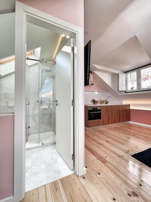 Huis, balkon, uitzicht op stad | Badkamer