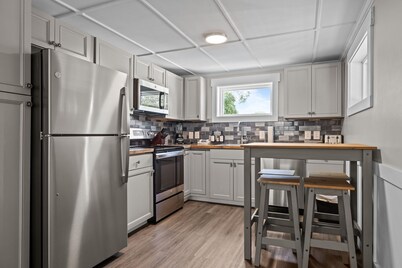 ONE BLOCK FROM BEAUTIFUL MOREHEAD CITY WATERFRONT! 
Calico Bay Cottages Unit D